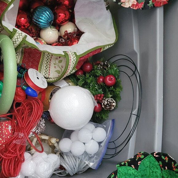 Christmas items - Picture 2 of 5